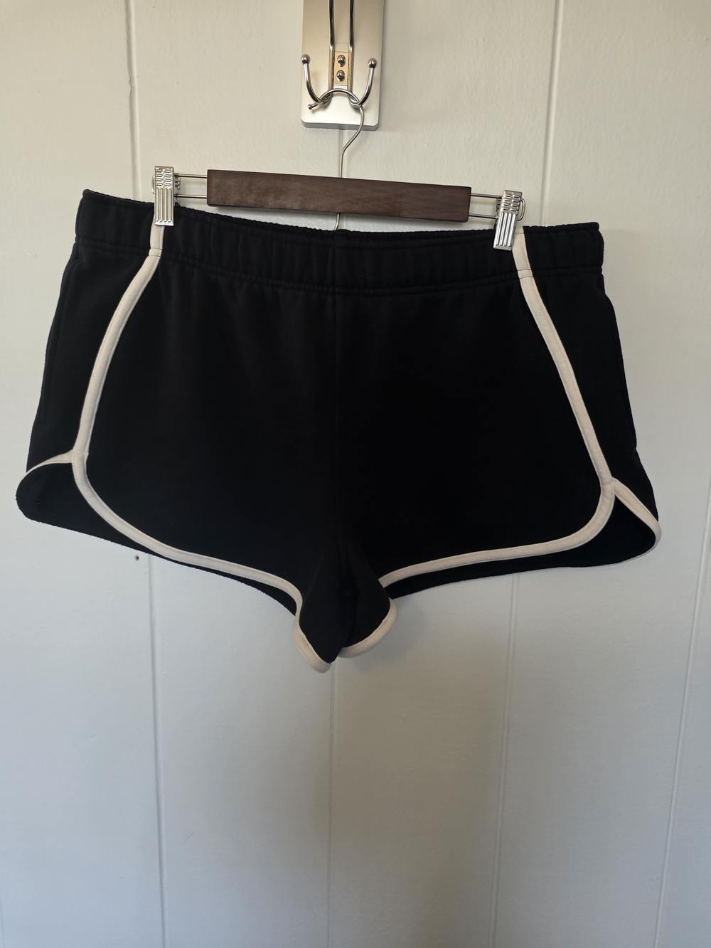 Lululemon Scuba Mid Rise Oversized Short 3" EUC Size XL